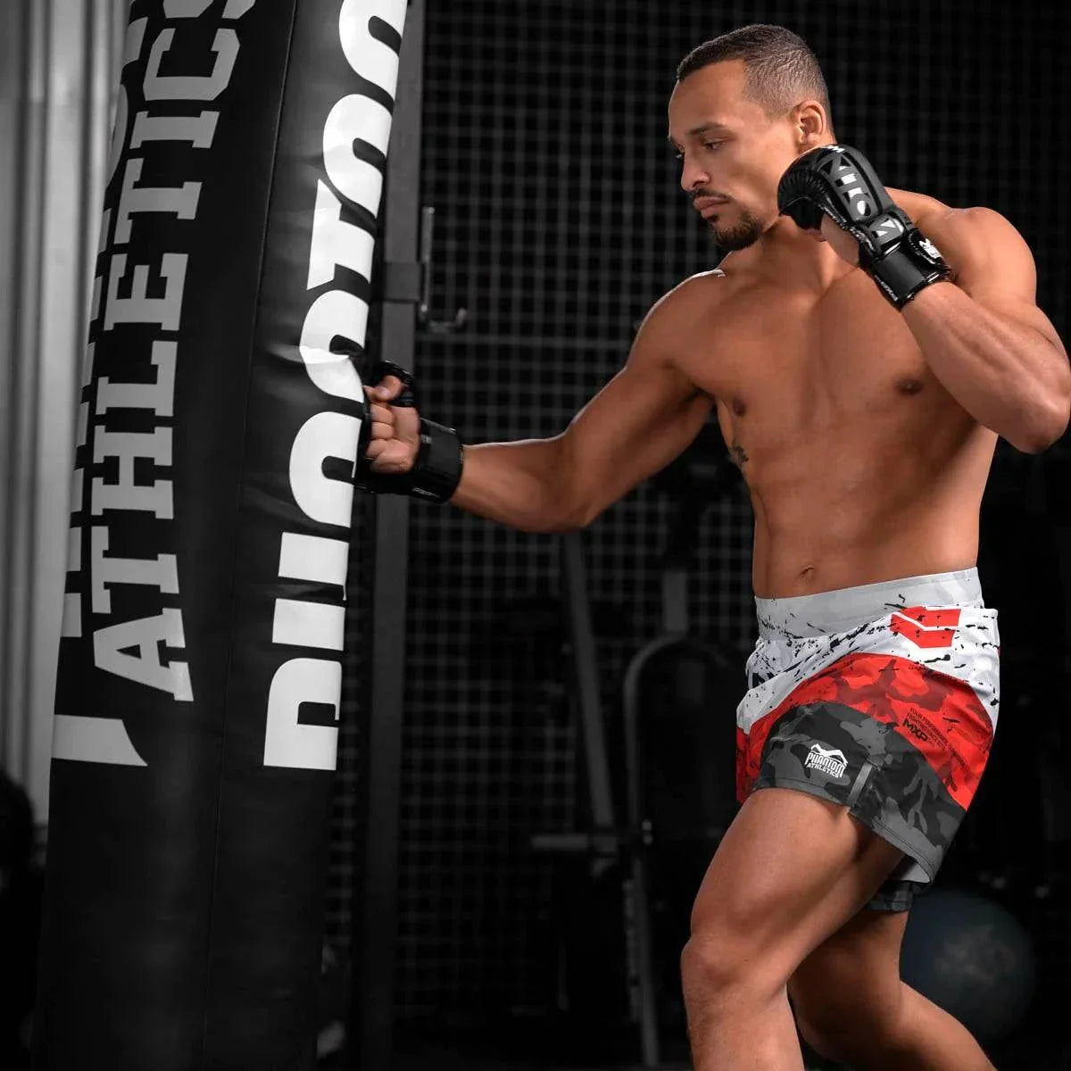 Gants de MMA APEX noirs en PU vegan avec rembourrage épais et poignet velcro pour sparring et compétition