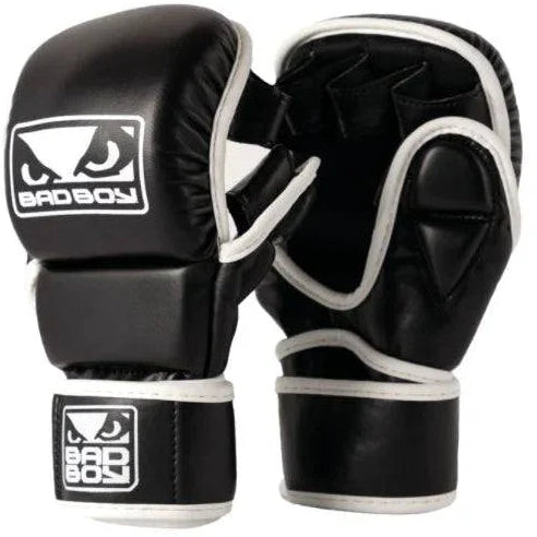 Gants de MMA Sparring Bad Boy noir et blanc offrant protection et confort pour entraînements intenses