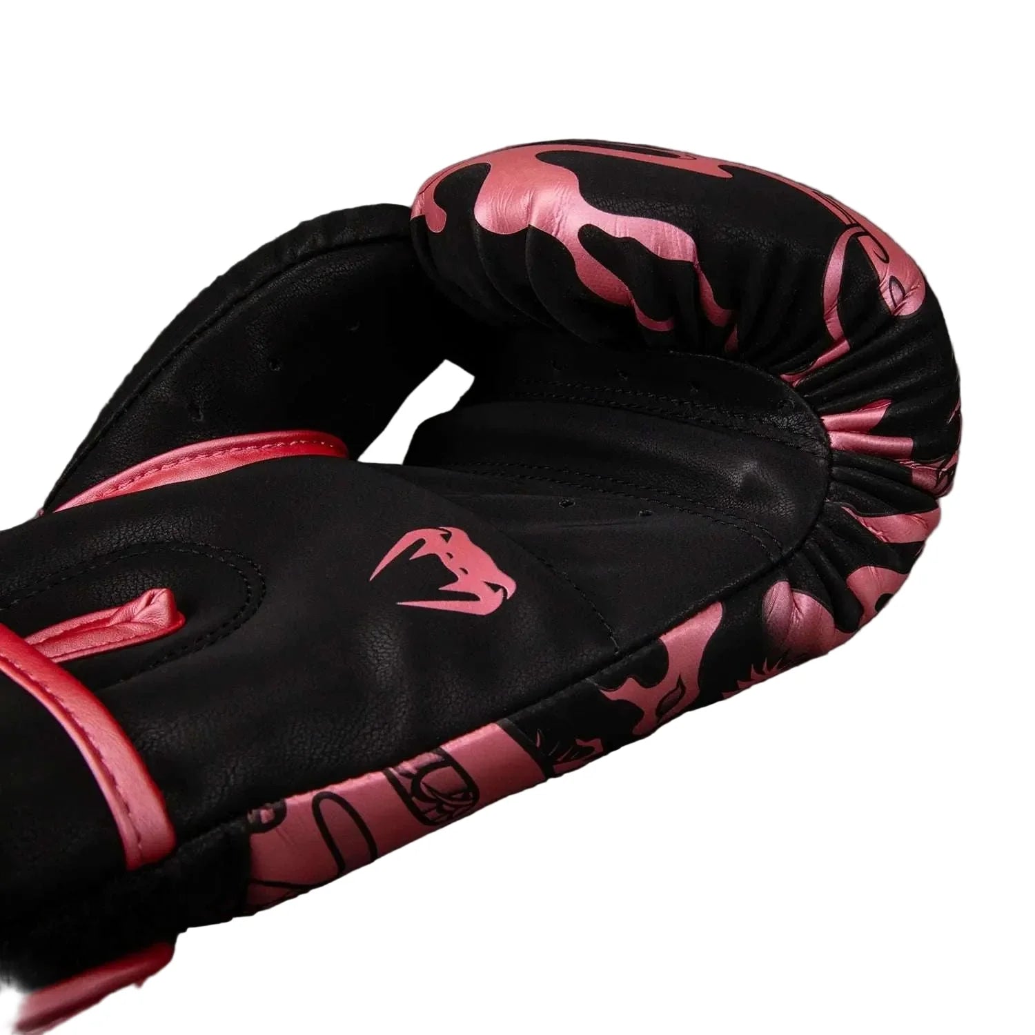Gants de boxe Venum Dragon’s Flight noir et rose métallisé, protection et confort féminins