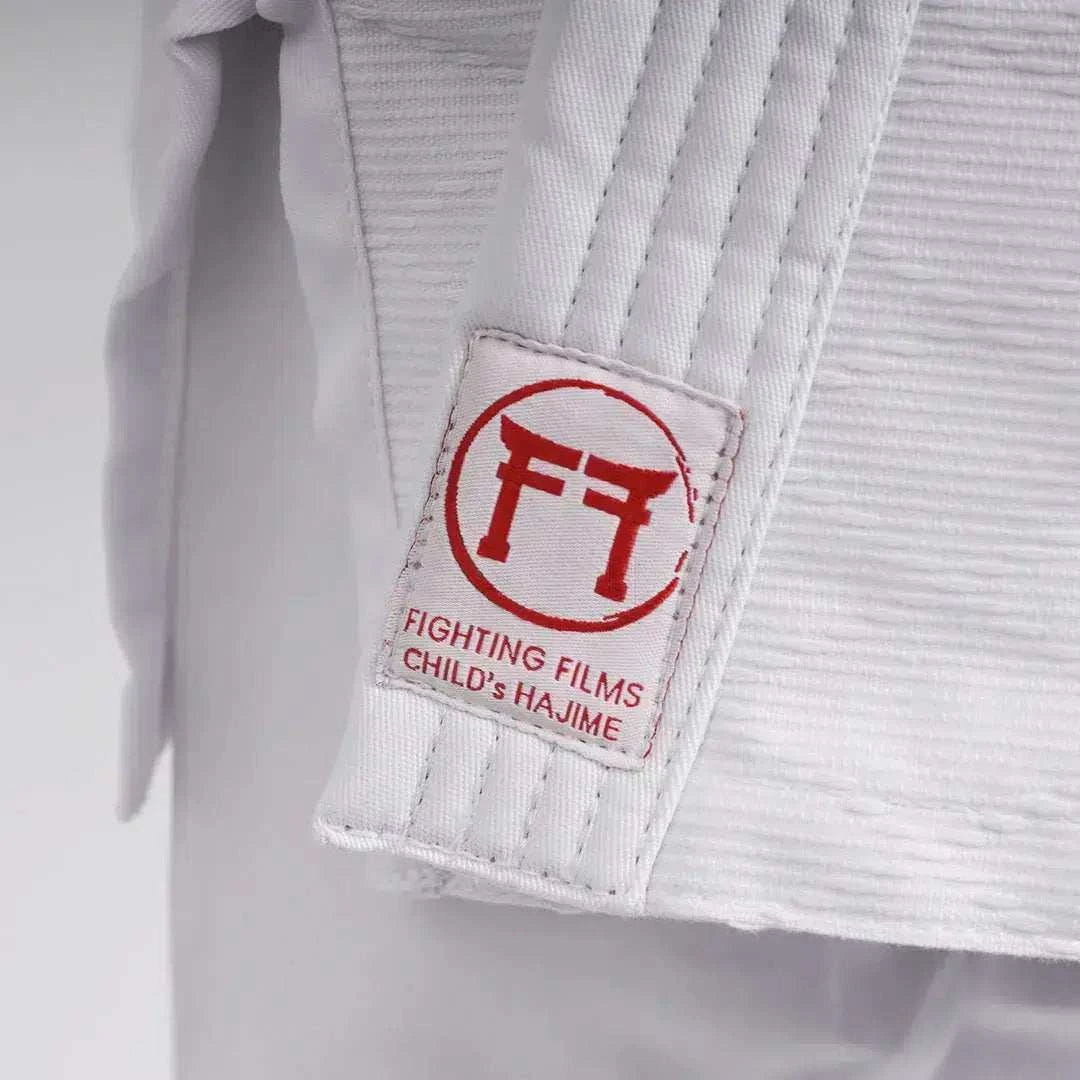 Kimono de judo enfant blanc avec ceinture pour débutants en judo