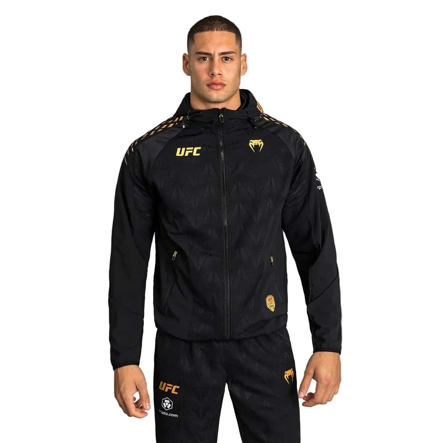 Sweat à capuche Venum UFC Zenith noir et or, coupe athlétique et confort premium.