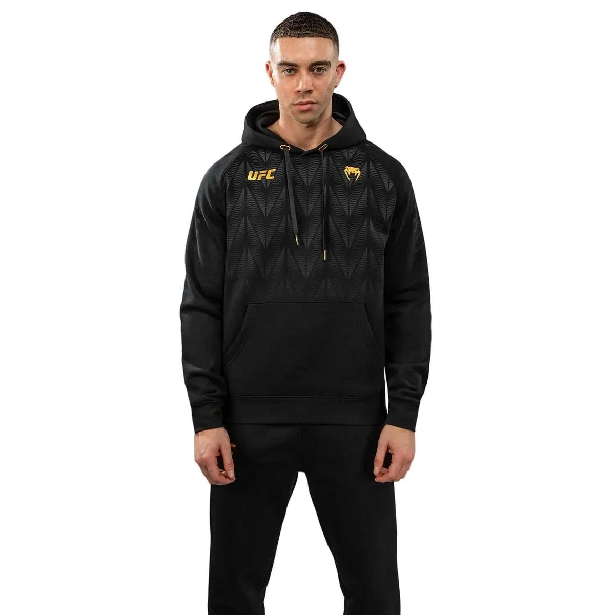 Hoodie Venum UFC Zenith Replica noir et or, confort et style premium pour entraînement MMA