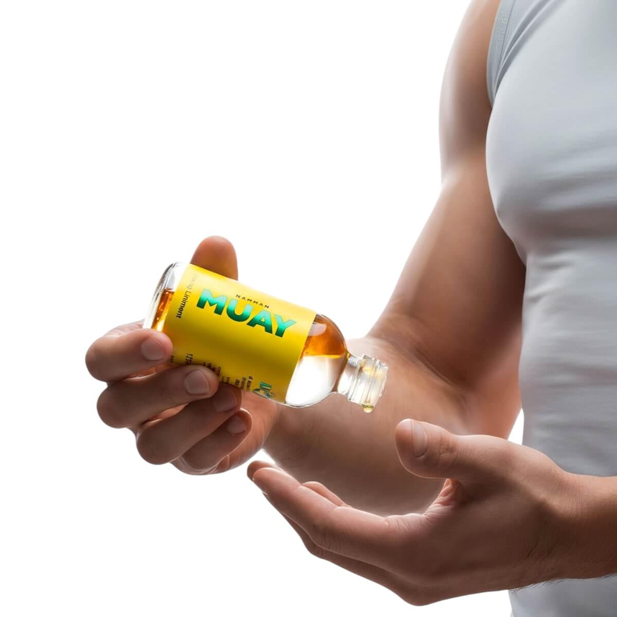 Flacon d'huile chauffante Namman Muay 120 ml pour préparation et récupération musculaire en sports de combat