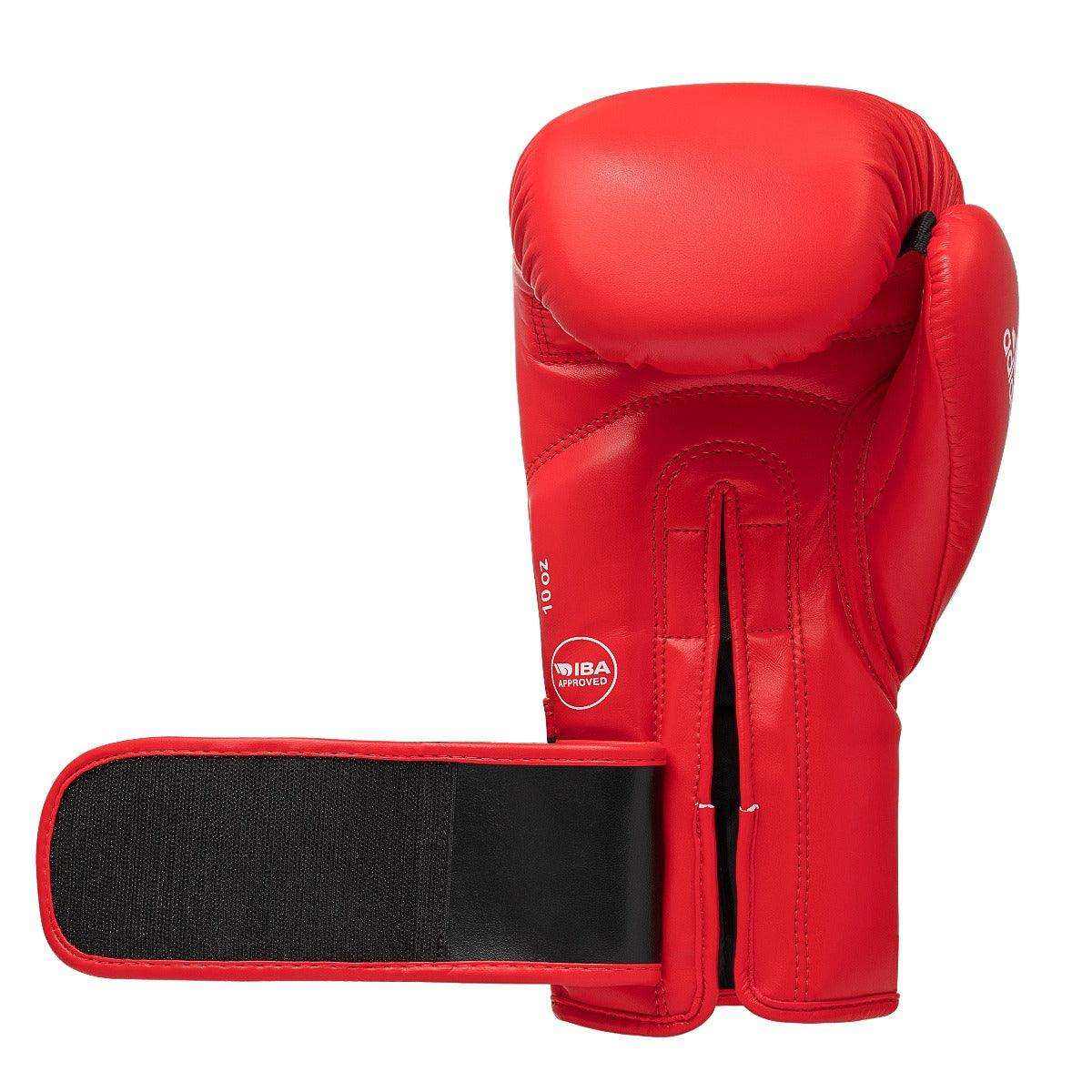 Gants de boxe amateur Adidas rouges en cuir avec fermeture Velcro rigide et protection pouce IBA