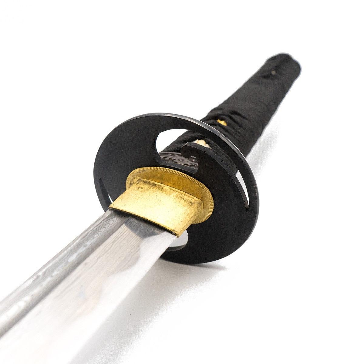 Black-handled Katana en Acier Damas with gold and black guard for martial arts practice