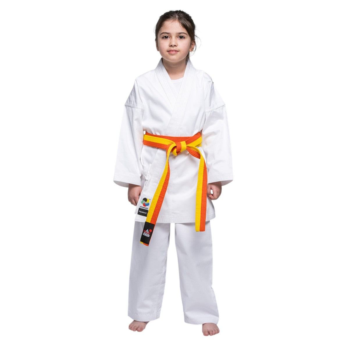 Kimono de Karaté FUJIMAE blanc en coton léger, coupe traditionnelle pour entraînement confortable.