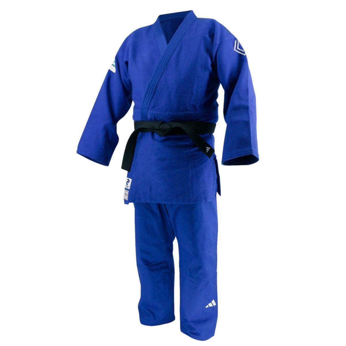 Kimono de judo Adidas Replica Équipe de France bleu pour compétition IJF, tissu résistant coton-polyester, coupe régulière, sans ceinture.
