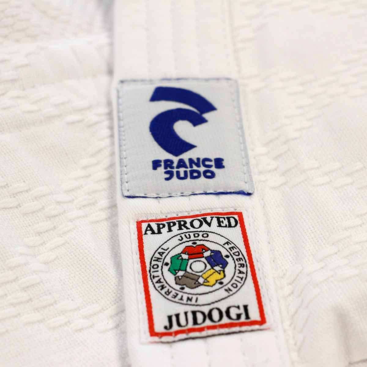 Kimono de Judo Adidas Replica blanc avec étiquette France Judo et label officiel IJF pour compétition