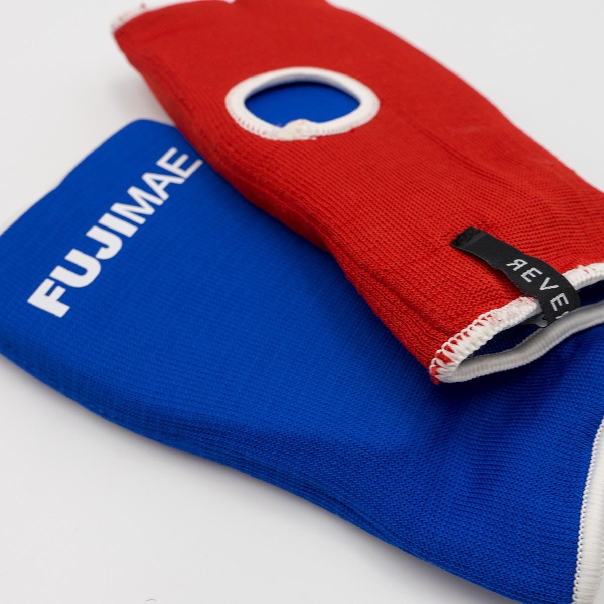 Mitaines réversibles 2.0 FUJIMAE bleu et rouge pour entraînements intensifs en boxe et MMA