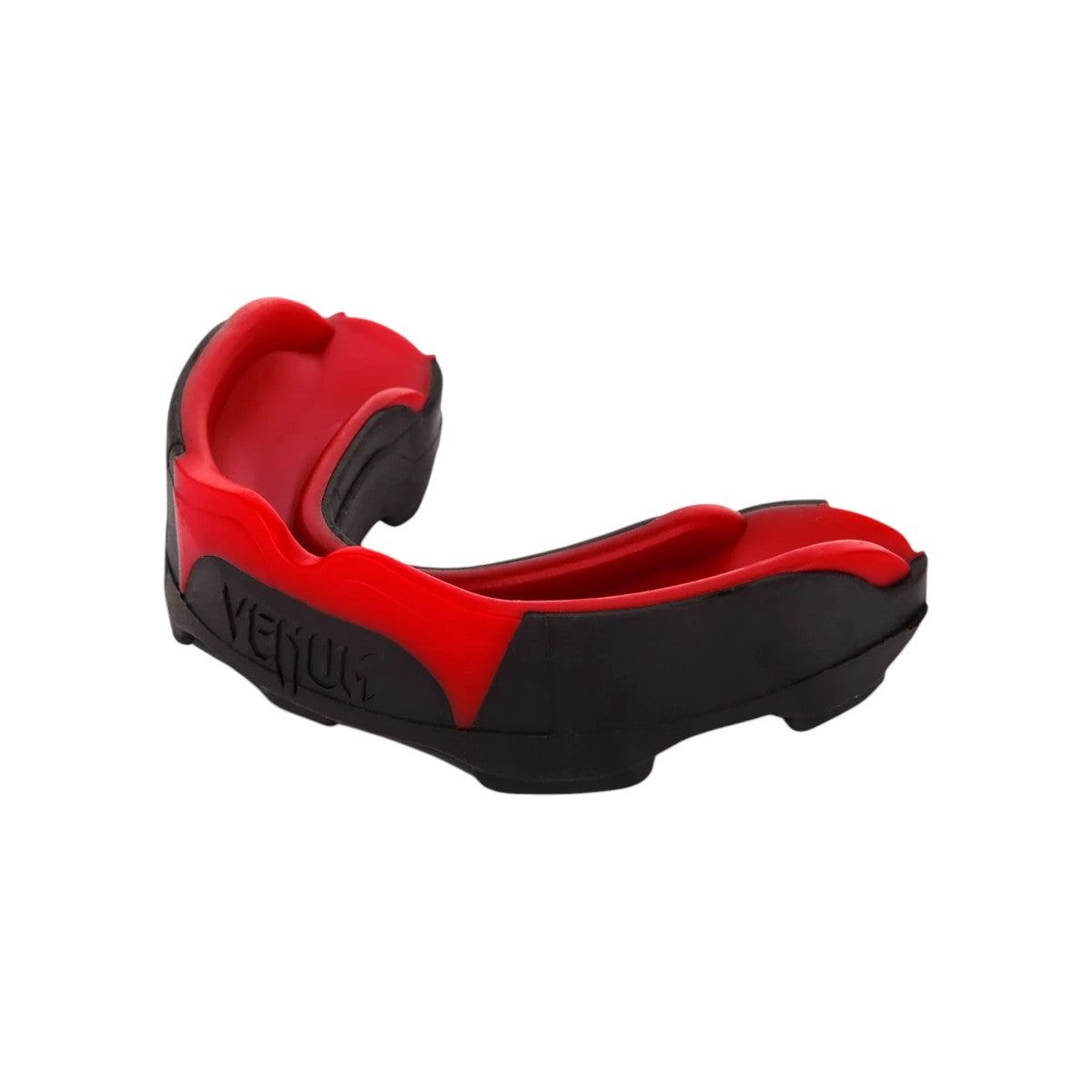 Protège-dents Venum Predator bi-matière avec gel thermoformable et rainures respirantes pour sports de contact