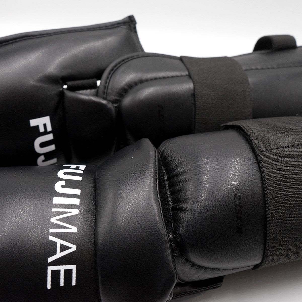 Protège-Tibias/Pieds Amovibles FUJIMAE Noir – Protection Karaté & Taekwondo