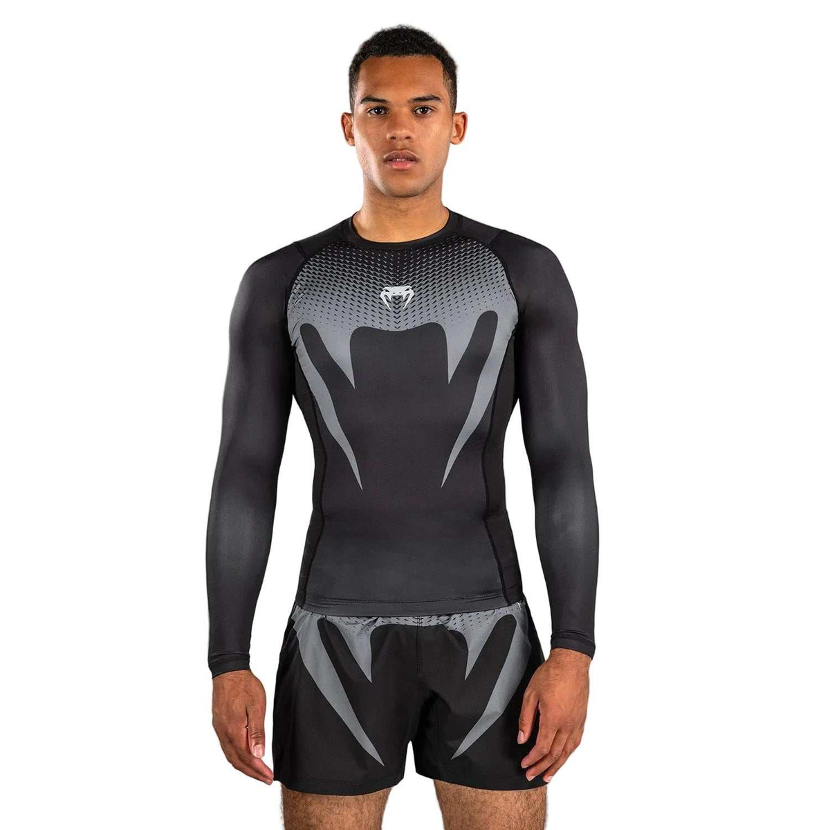 Rashguard Venum No-Gi manches longues noir et gris argenté, vue de face