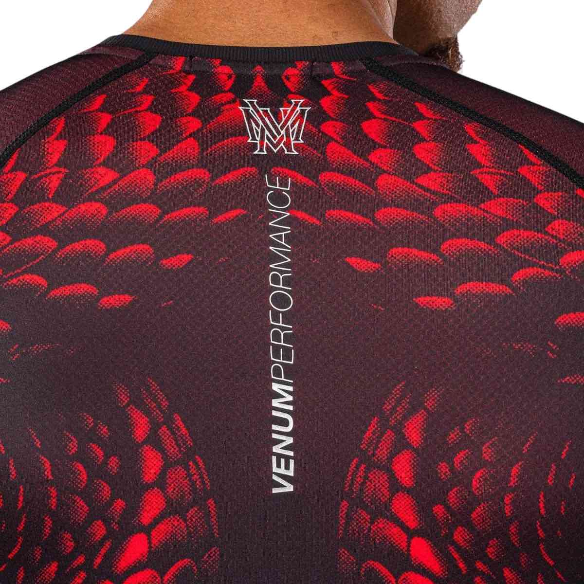 Rashguard manches longues Venum Matupa noir rouge argent pour grappling et MMA, compression et protection optimale