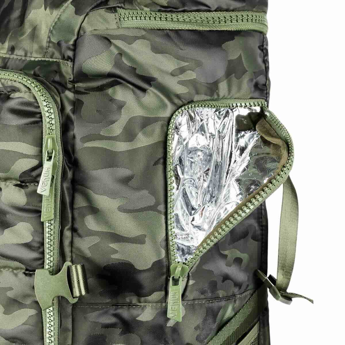 Sac à dos Venum Challenger Xtrem khaki camouflage modulable 45-63L résistant et extensible pour sports de combat