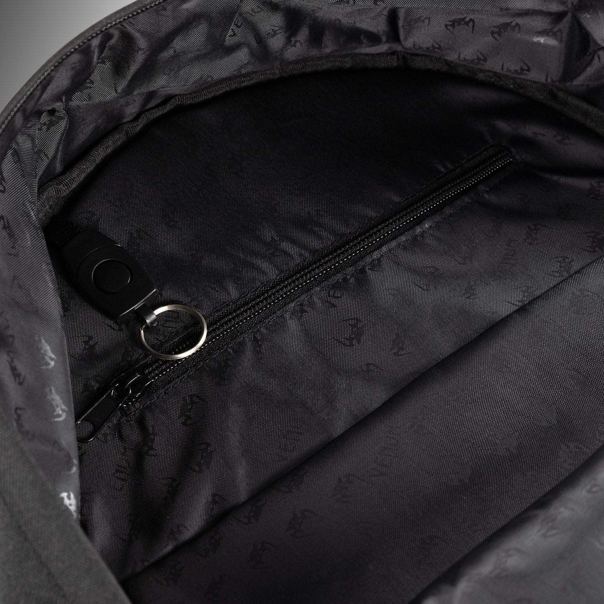 Sac à dos VENUM Essential noir robuste et ergonomique pour sports de combat et entraînement