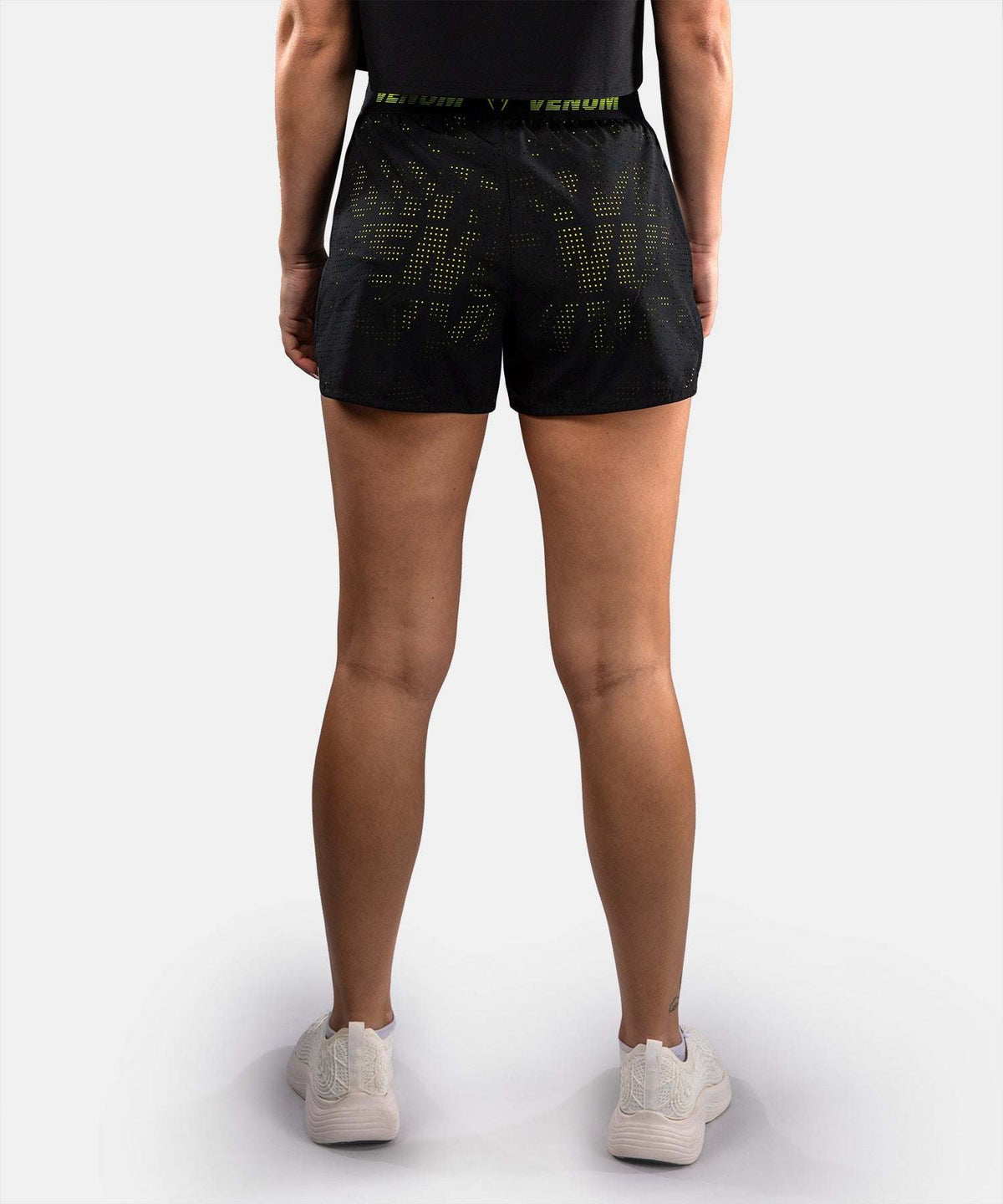 Short d’entraînement femme Venum Lazer noir et jaune avec maintien et légèreté pour fitness et training
