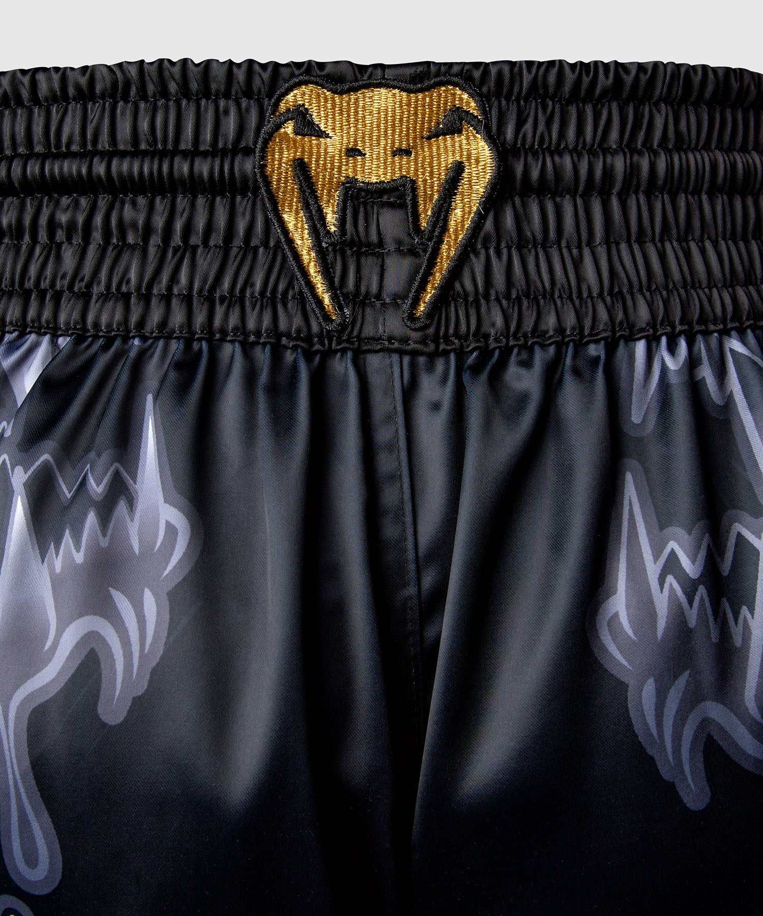 Short de Muay Thaï Venum Wolf Atak noir gris léger et performant avec ceinture traditionnelle