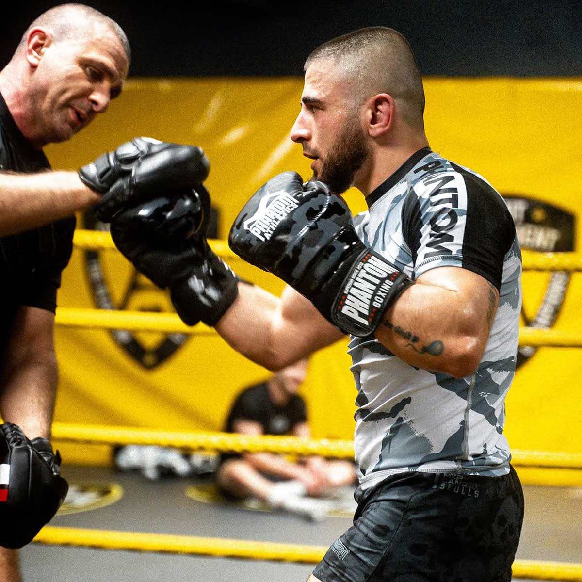 Short de combat FUSION Skull Camo pour MMA et sports de combat, léger et résistant ripstop, ceinture élastique ajustable.