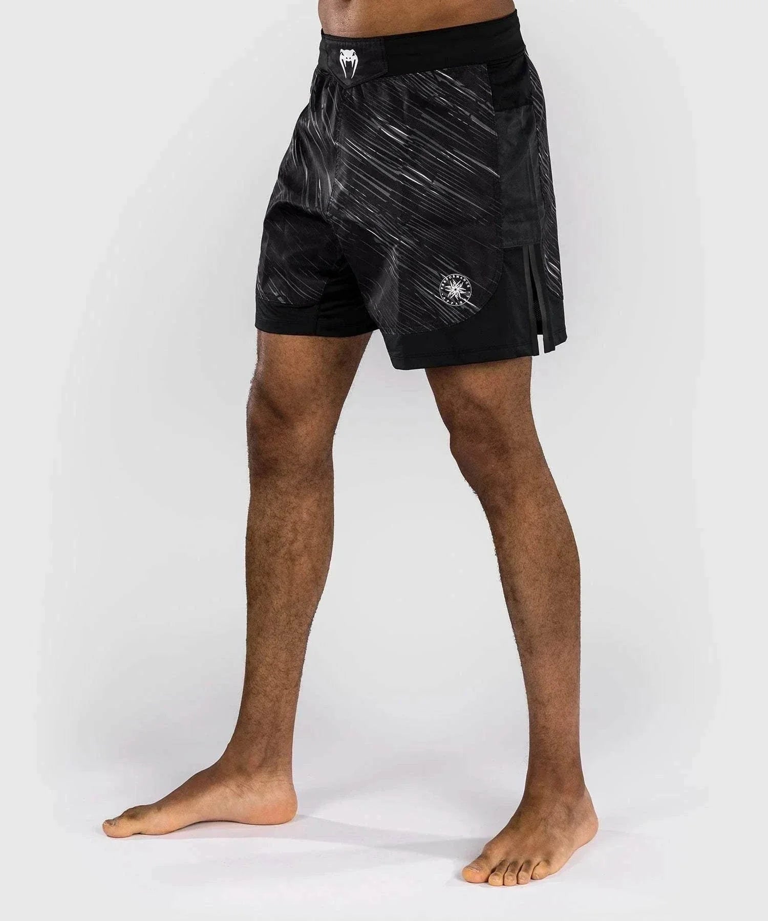 Fightshort Venum Rapid black and storm gray durable ripstop fabric with ergonomic cut for MMA and grappling.