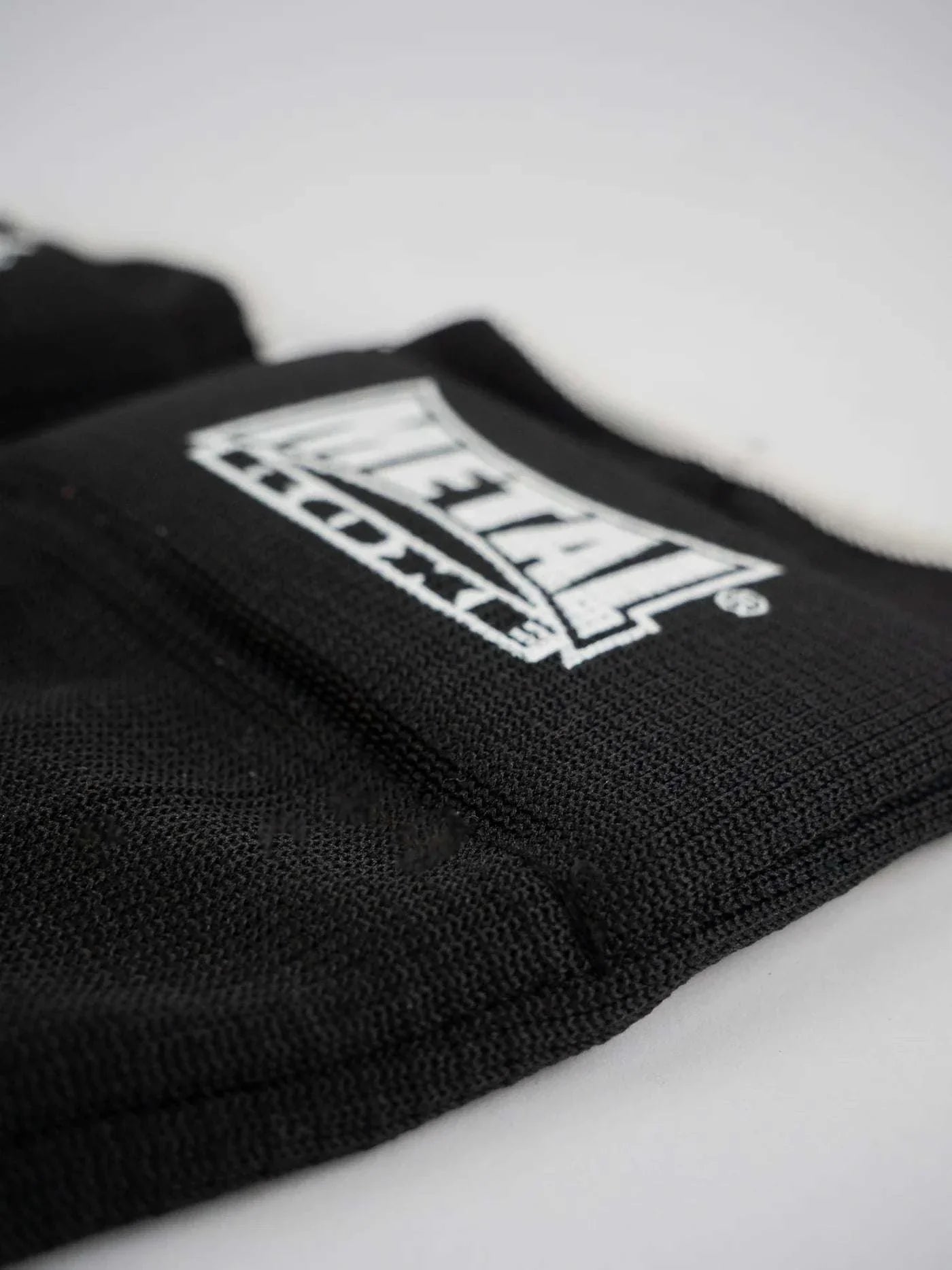 Sous-gant Max Gel éponge noir avec gel métacarpes et velcro pour protection en boxe et MMA