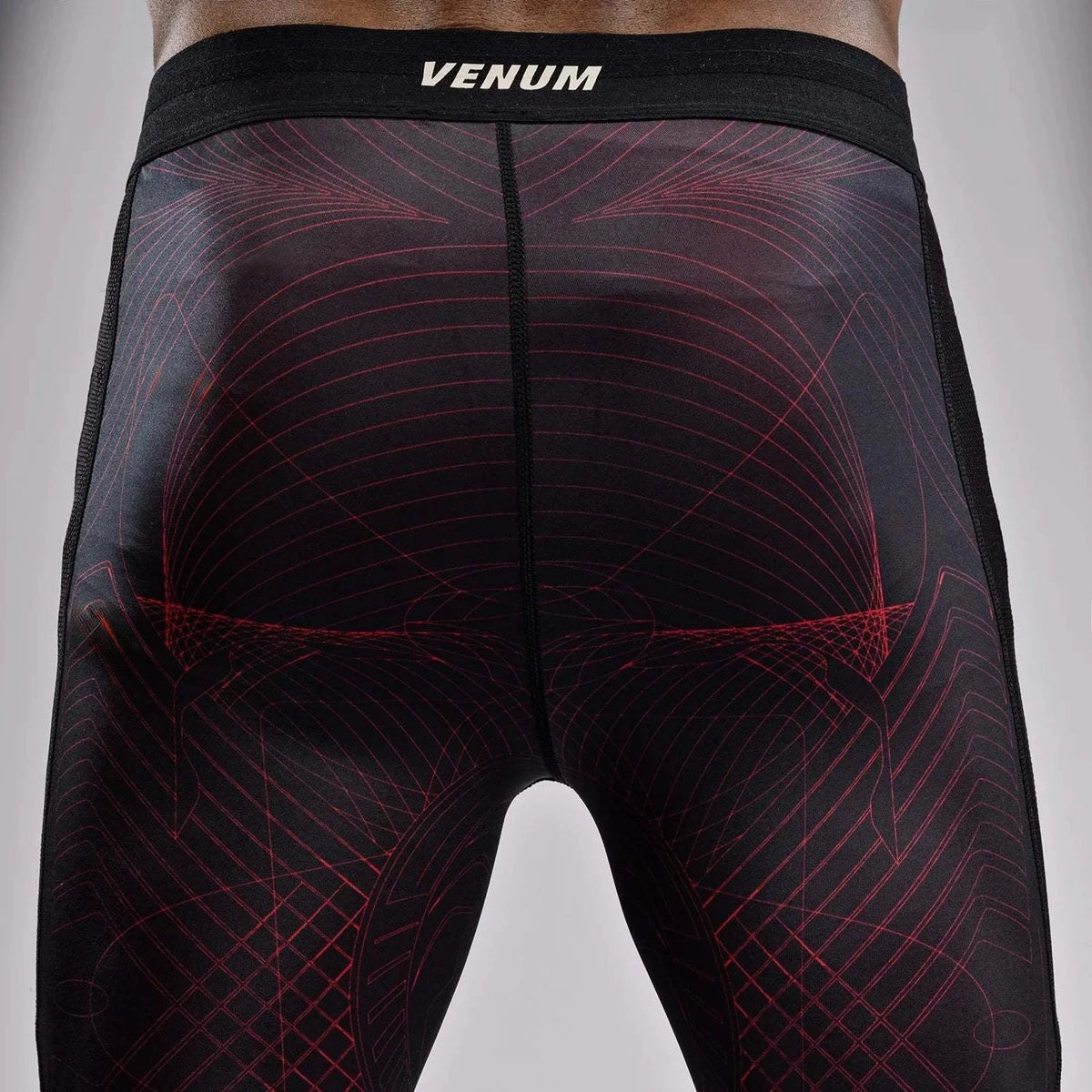 Spats Venum G-Fit Air noir et rouge, pantalon de compression pour MMA, BJJ et grappling.