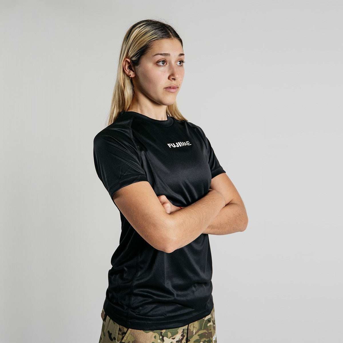 Woman wearing black FUJIMAE T-Shirt Dry Tec for Krav Maga training