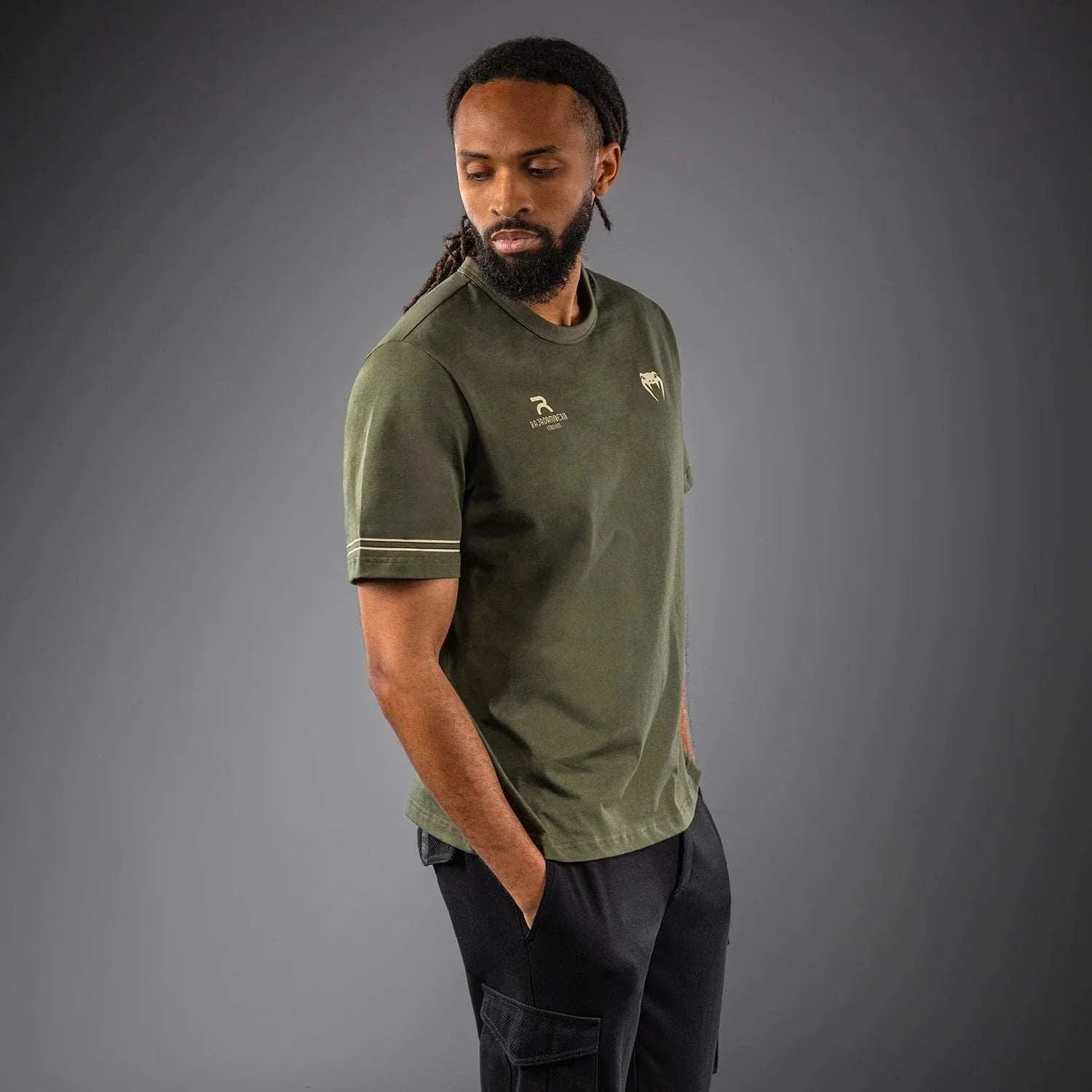 T-shirt Venum x Rajadamnern kaki manches courtes en coton confortable pour sports de combat