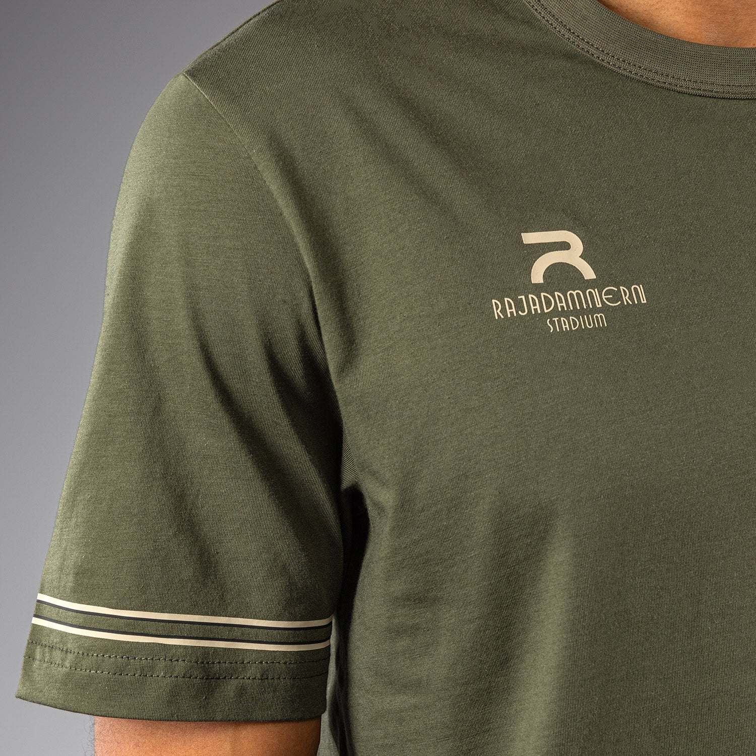 T-shirt Venum x Rajadamnern kaki pour entraînement et lifestyle combat