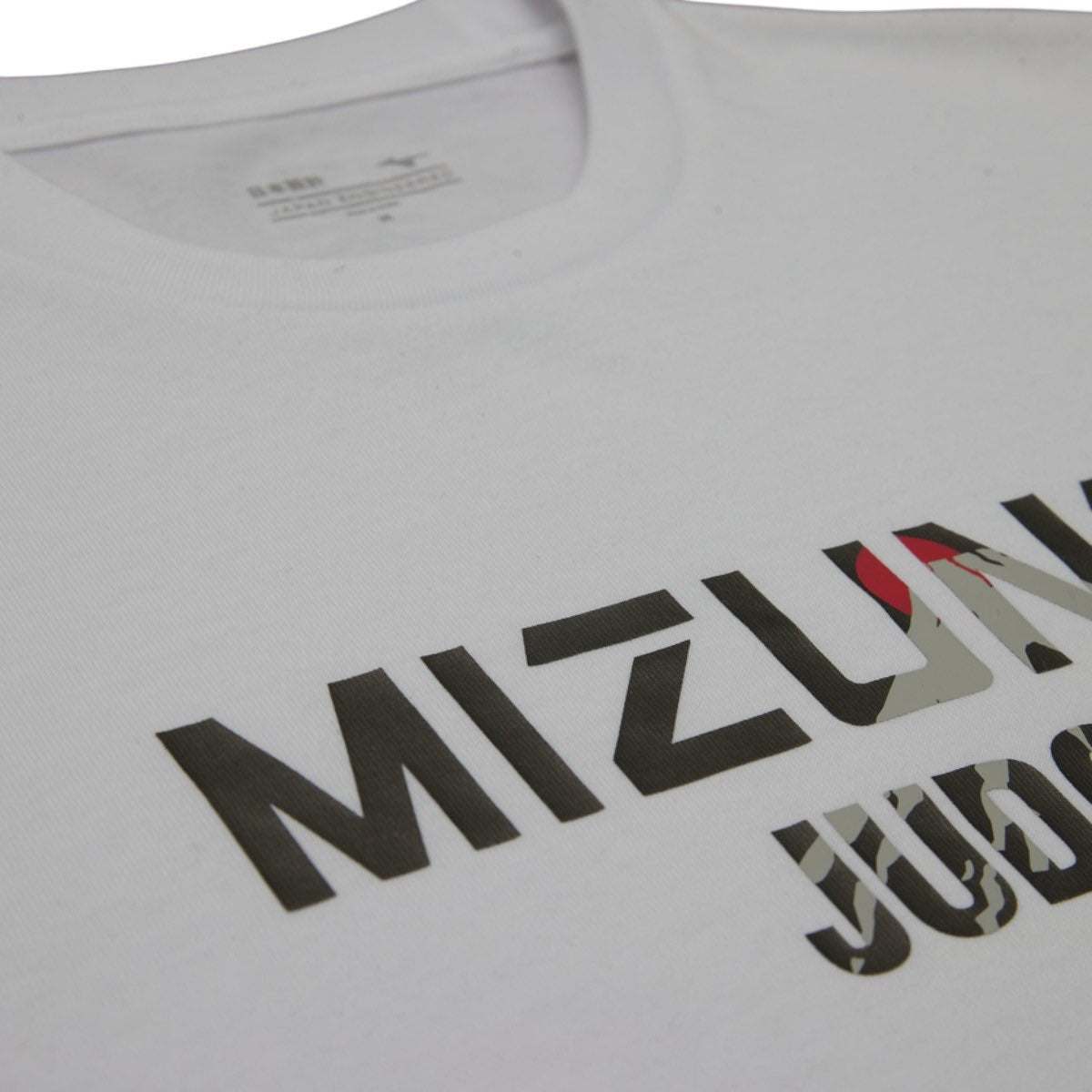 T-shirt Mizuno Judo FUJI Line avec Kanji Judo au dos, coupe regular en coton et polyester recyclé, design officiel FUJI.