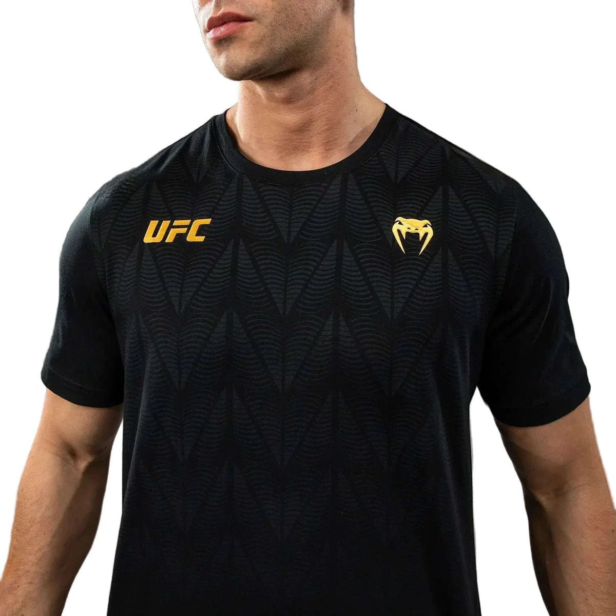 T-shirt Venum UFC Zenith Replica Champion noir et or respirant et athlétique