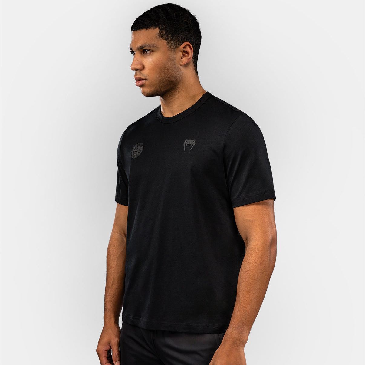 T-shirt Venum noir manches courtes en coton premium pour entraînement et lifestyle avec logo Roger Gracie Academy