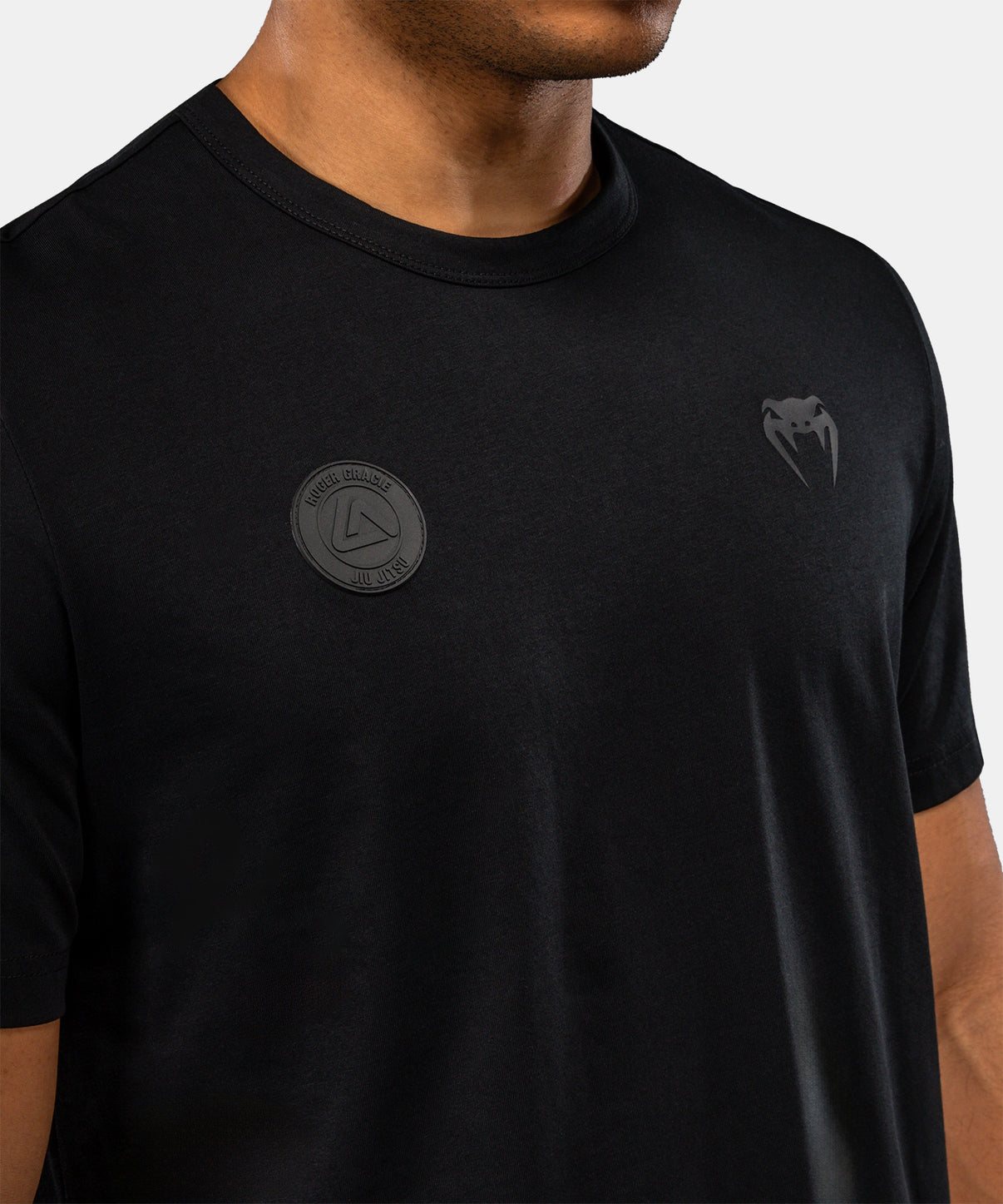 T-shirt Venum noir à manches courtes en coton premium, style sobre inspiré du jiu-jitsu brésilien pour entraînement et usage quotidien