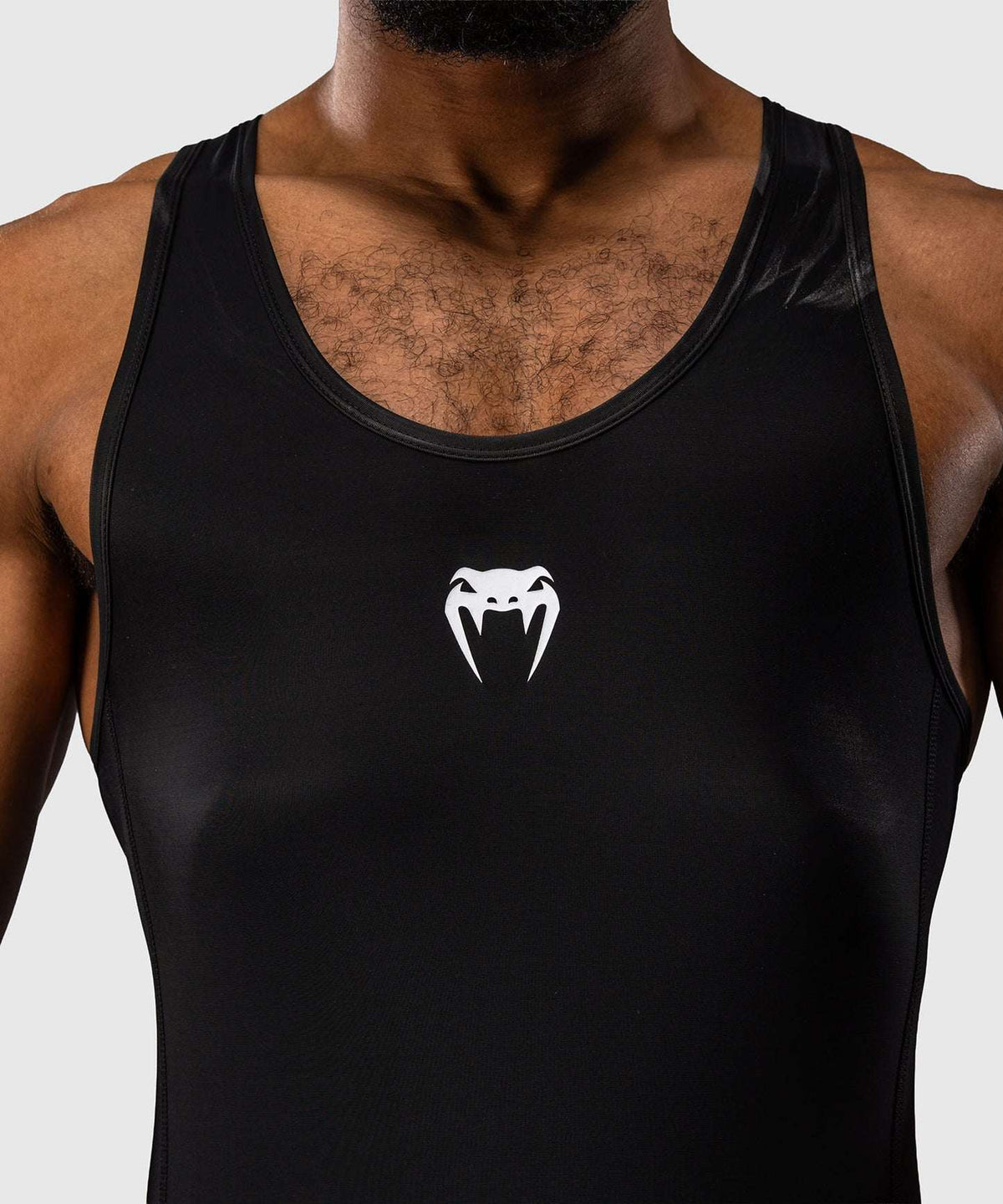 Combinaison de lutte homme Venum noire, tissu compressif et extensible, coupe ajustée sans manches, idéale entraînement et compétition