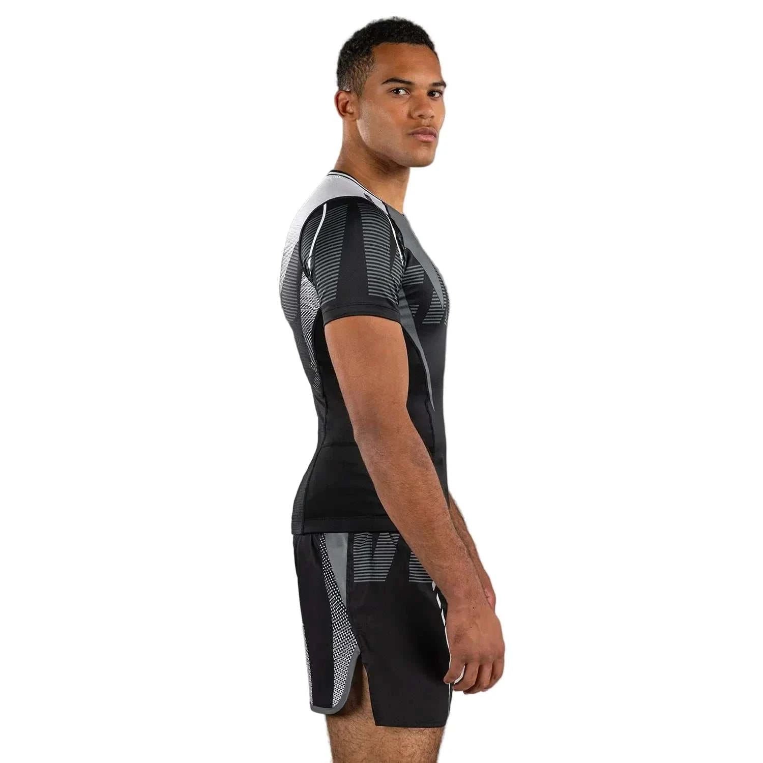 Rashguard Adrenaline Venum noir argent gris pour MMA et grappling