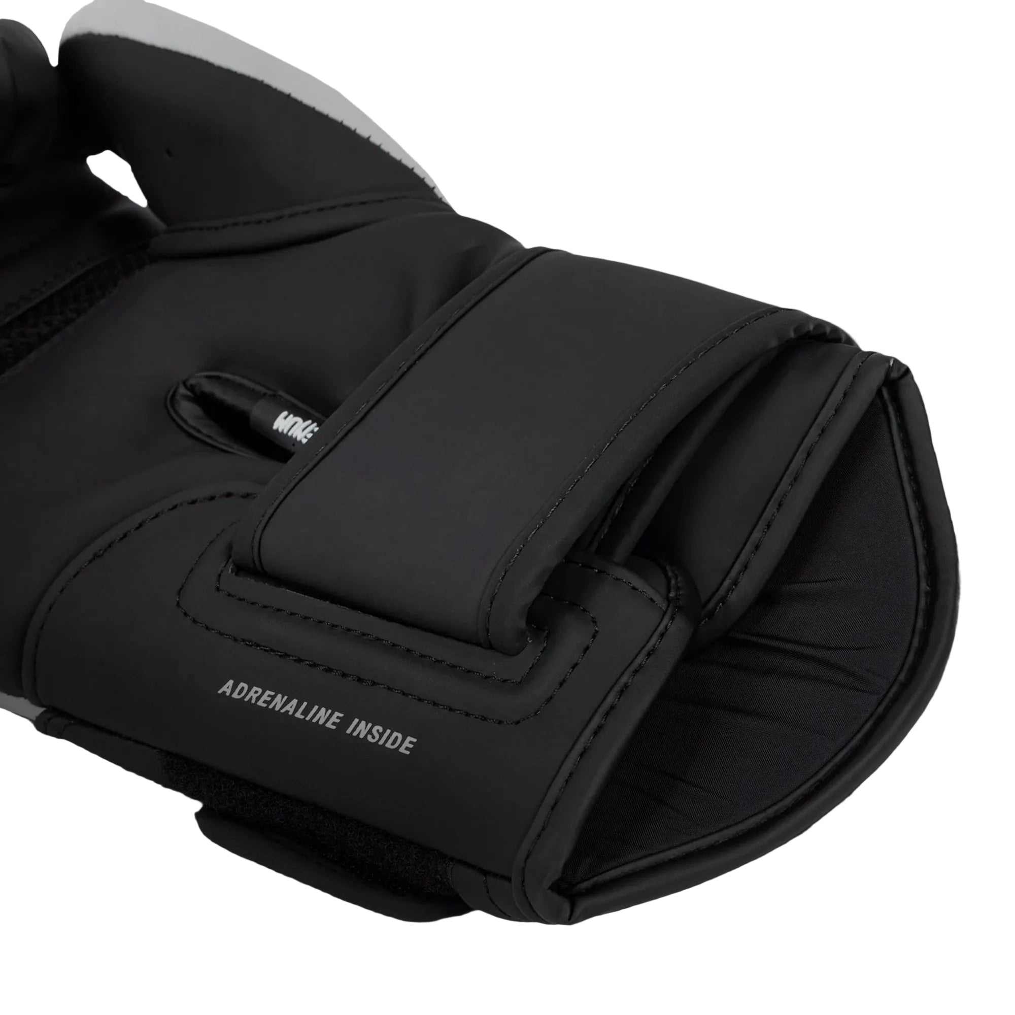 Gants de boxe Venum Challenger 4.0 noir et blanc en cuir synthétique avec mousse triple densité et maintien velcro renforcé