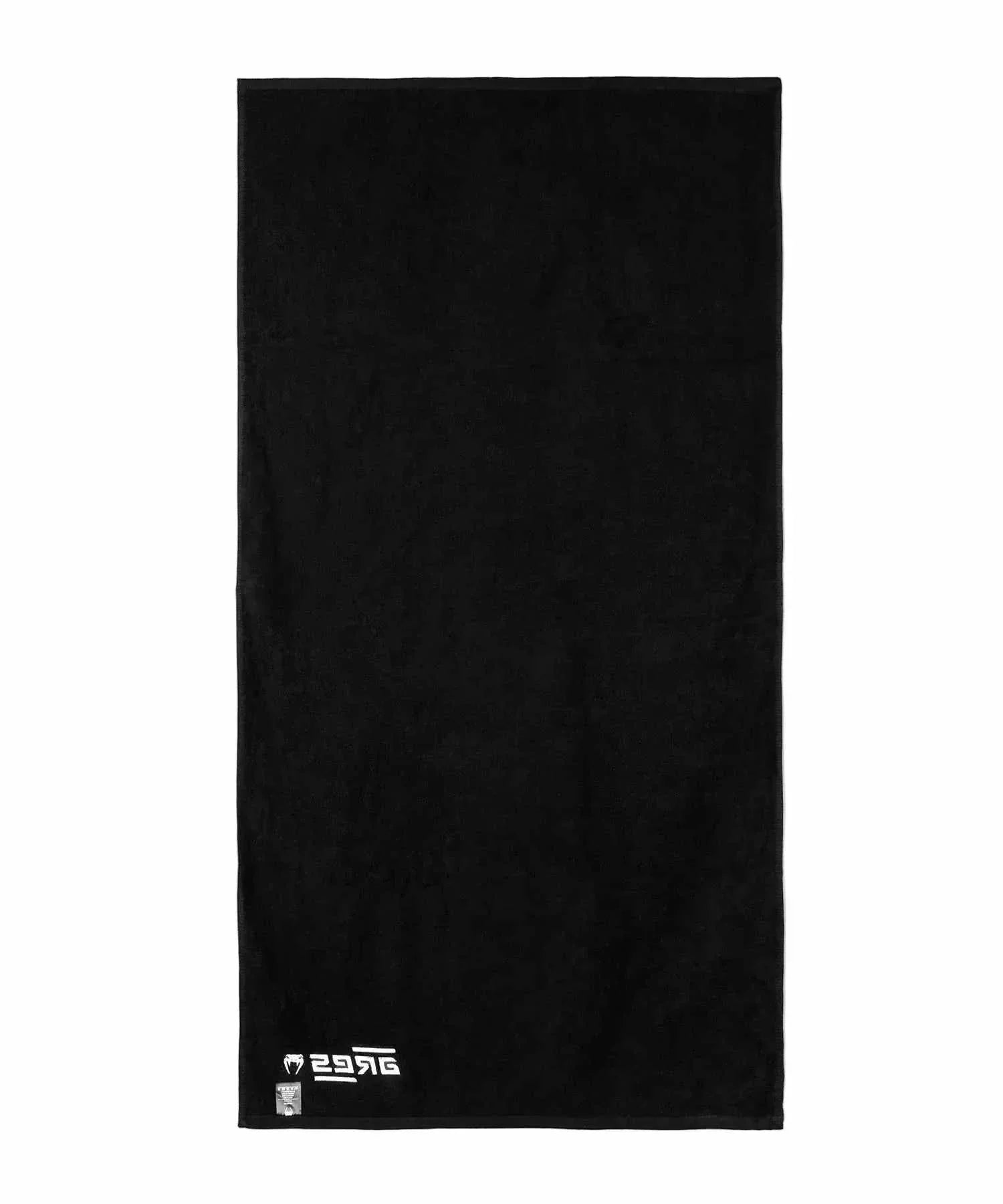 Serviette noire Venum x Ares 70x137cm en coton doux avec logos brodés, idéale pour entraînements MMA