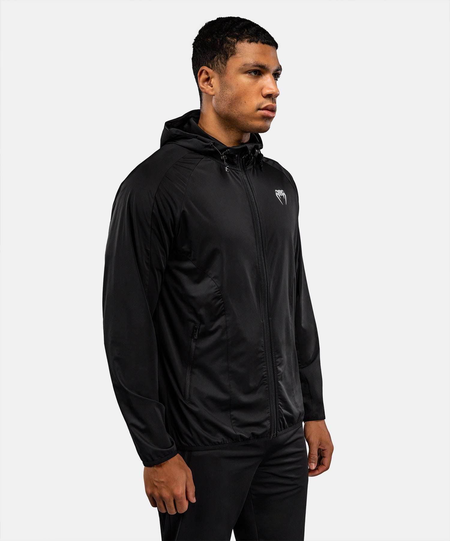 Veste de survêtement Venum Contender Aero noire, coupe ajustée, légère et respirante pour sport et quotidien