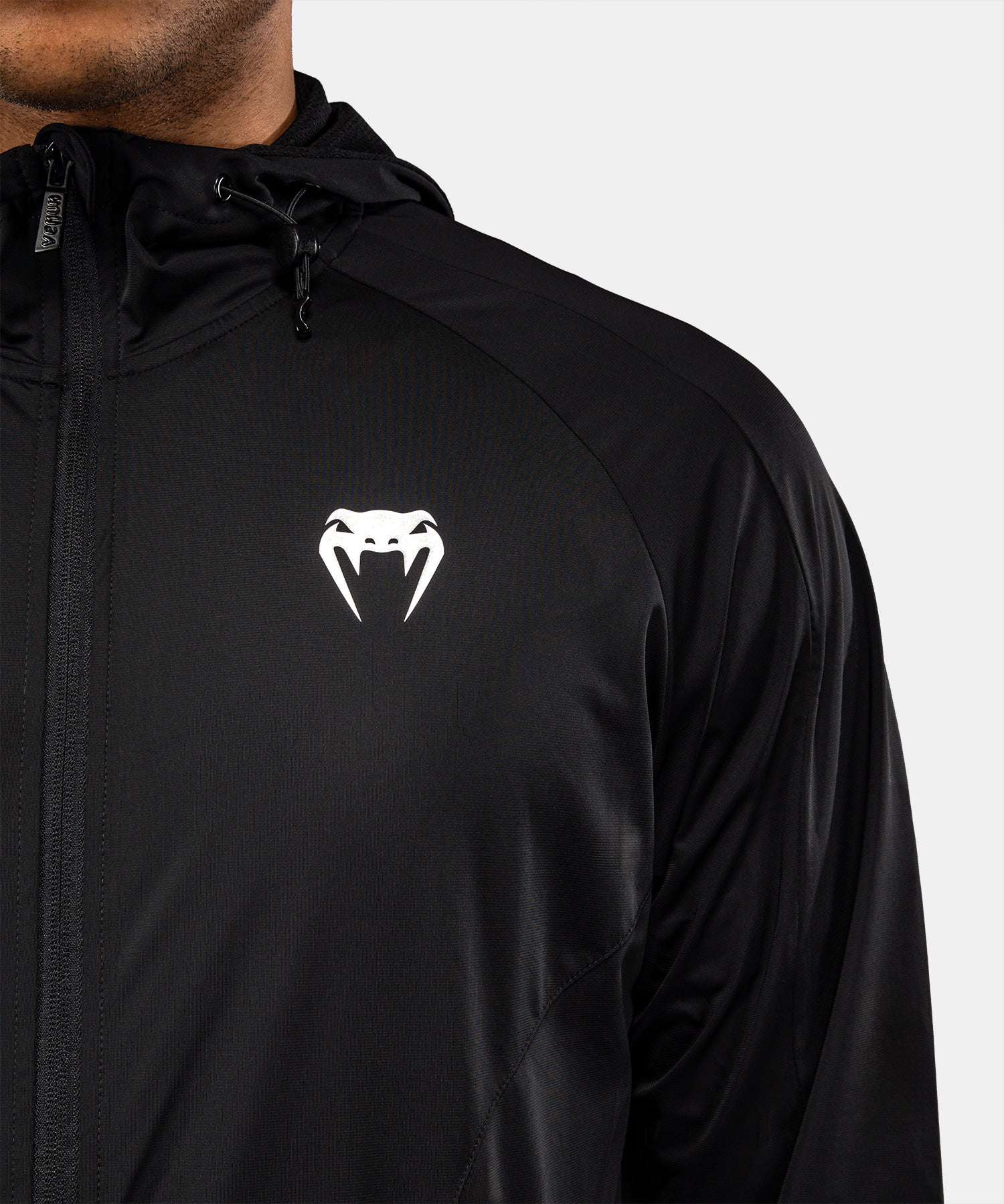 Veste de survêtement Venum Contender Aero noire, coupe ajustée et zip intégral pour sport et quotidien