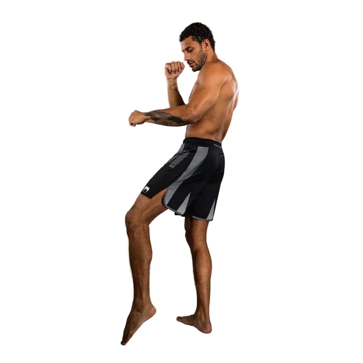 Fightshorts Venum Adrenaline noir argent gris pour MMA et sports de combat