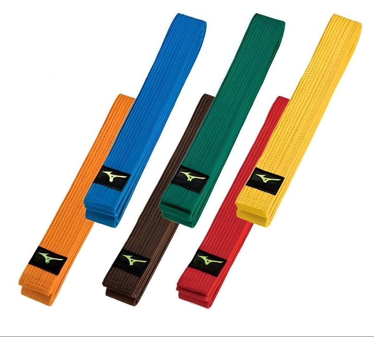 Ceinture Judo Mizuno en coton résistant, disponible en plusieurs couleurs, idéale pour arts martiaux
