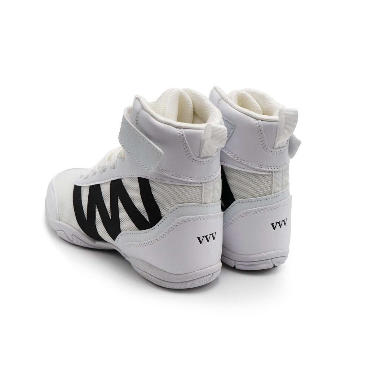 Logo VVV au talon des chaussures de boxe FUJIMAE