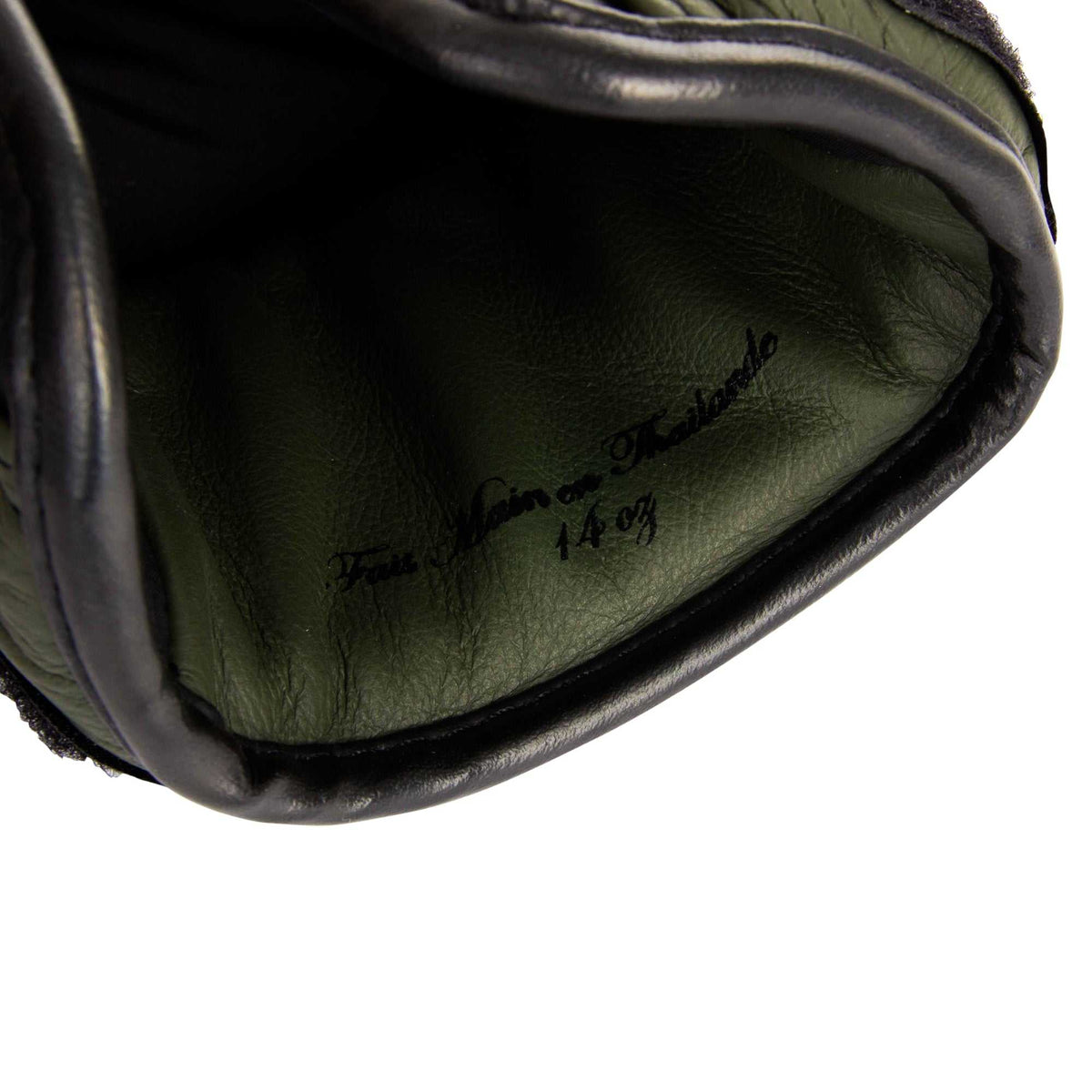Coutures noires renforcées du gant de boxe ELION kaki mat