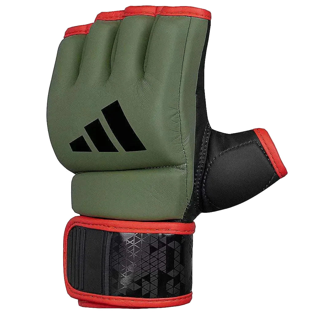 Gants de boxe MMA adidas Combat 50 couleur camoline kaki en PU3G avec mousse EVA et fermeture scratch rigide pour entraînement grappling et frappe