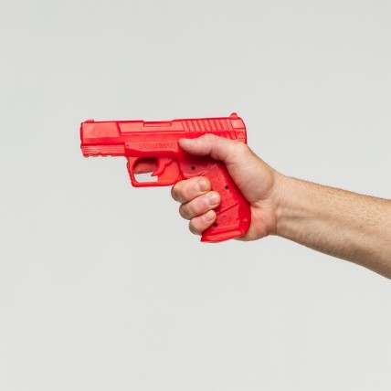 Pistolet factice rouge FUJIMAE pour le désarmement en Krav Maga