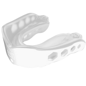 Protège-dents Shock Doctor blanc en matière souple, avec gouttière moulée et canaux de respiration intégrés.