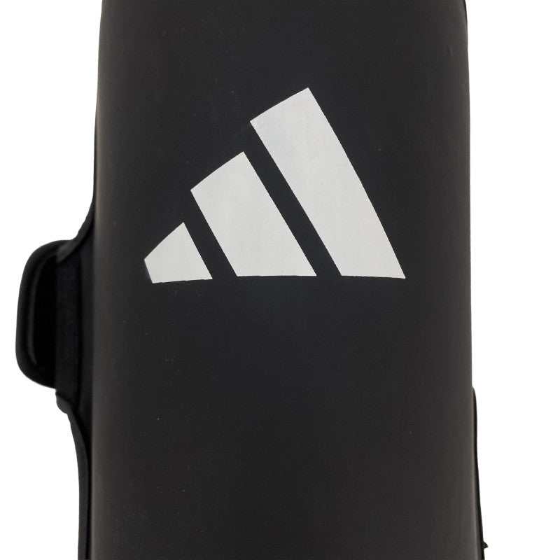 Logo adidas trois bandes sur le protège-tibias Shin'N Step Pad