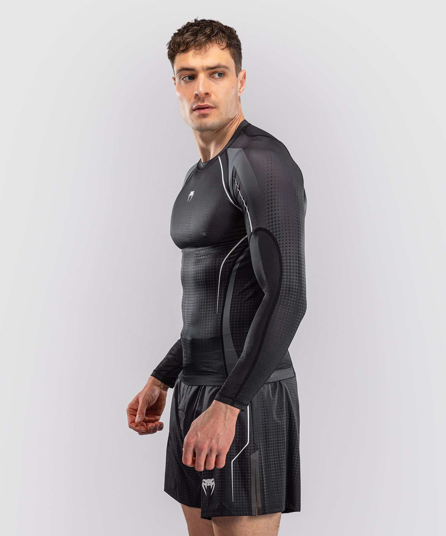 Rashguard manches longues Venum Stealth noir et blanc pour sports de combat