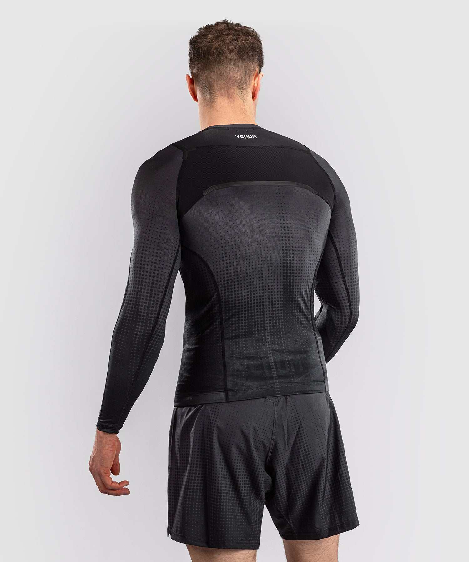 Rashguard manches longues Venum Stealth noir et blanc pour sports de combat et JJB