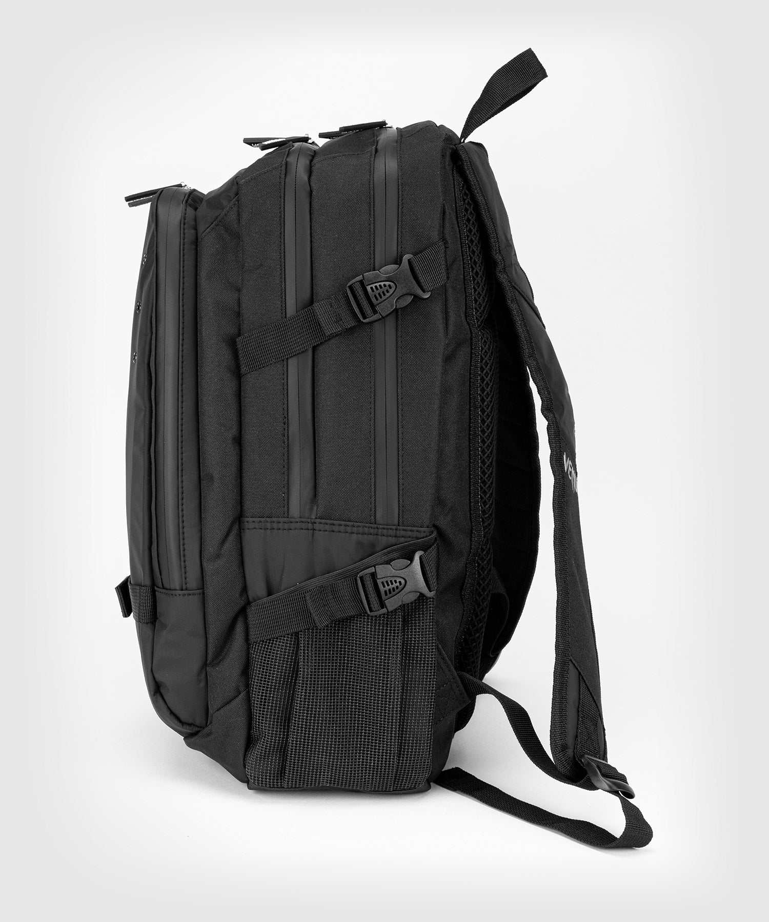 Sac à dos Venum Challenger Pro Evo noir et blanc avec compartiments rembourrés pour sports de combat
