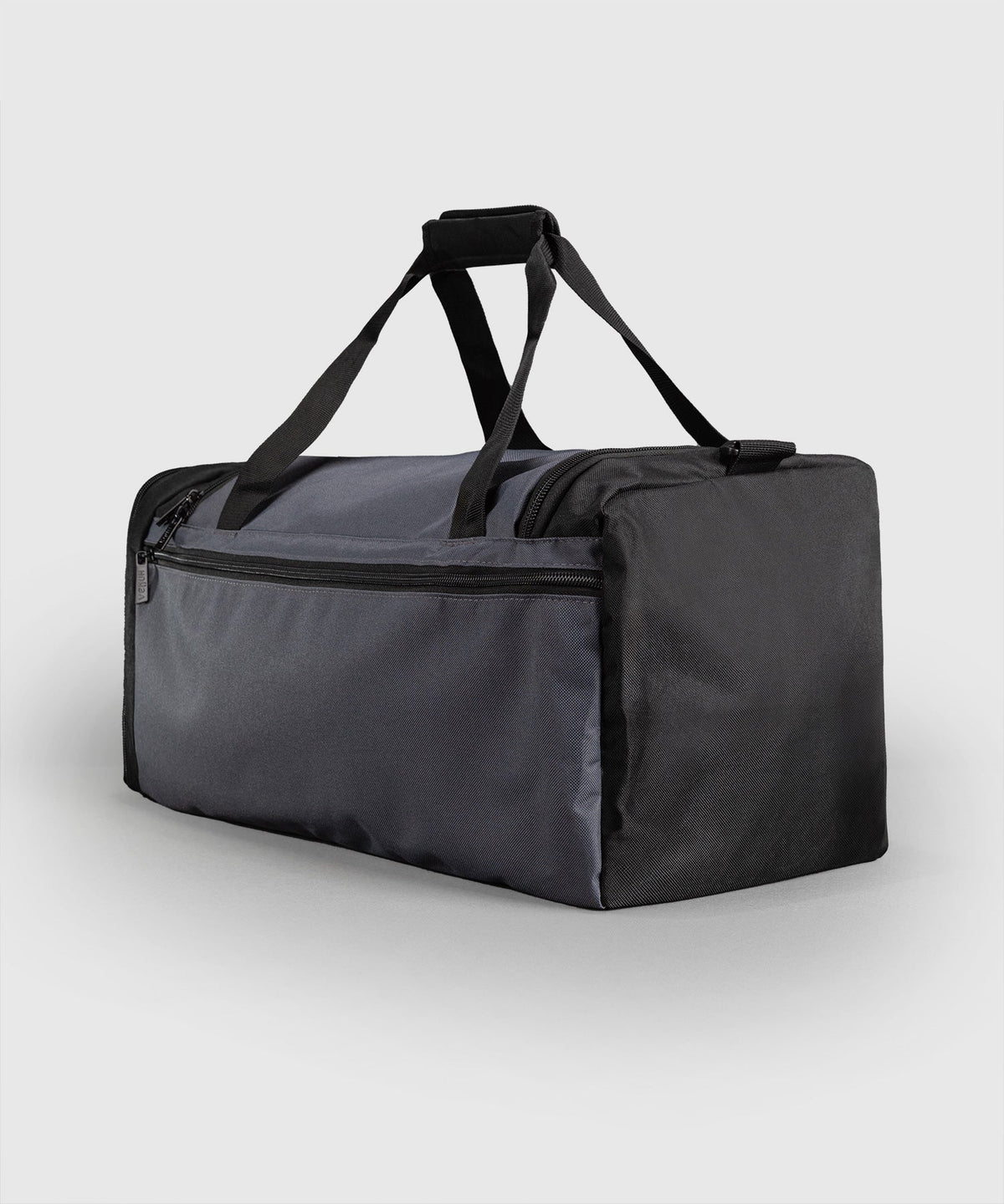 Sac de Sport Venum Essential 37L Gris/Noir disponible à la Boutique des Arts Martiaux